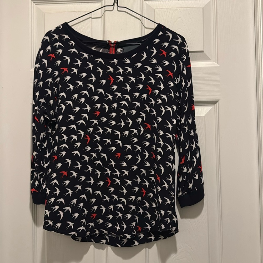 LIKE NEW Maeve top with swallows